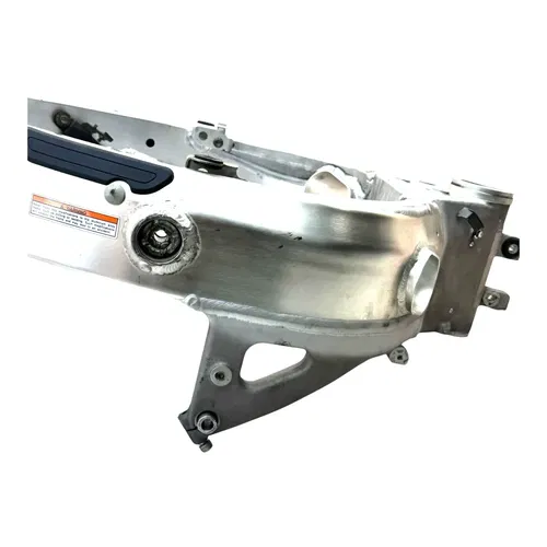 1999 - 2007 SUZUKI HAYABUSA MAIN FRAME CHASSIS BODY SILVER STOCK OEM