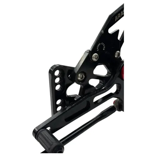 2005 2006 SUZUKI GSXR1000 ARASHI REARSETS LEFT RIGHT HEEL GUARD FOOT PEGS REAR
