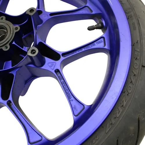 2017 - 2024 YAMAHA YZF R1 FRONT WHEEL BLUE PIRELLI TIRE *DAMAGED / BENT*