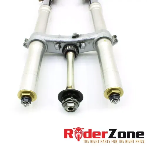 2004 2005 HONDA CBR1000RR FORKS FRONT SUSPENSION END FORK TRIPLE TREE CLAMP TOP