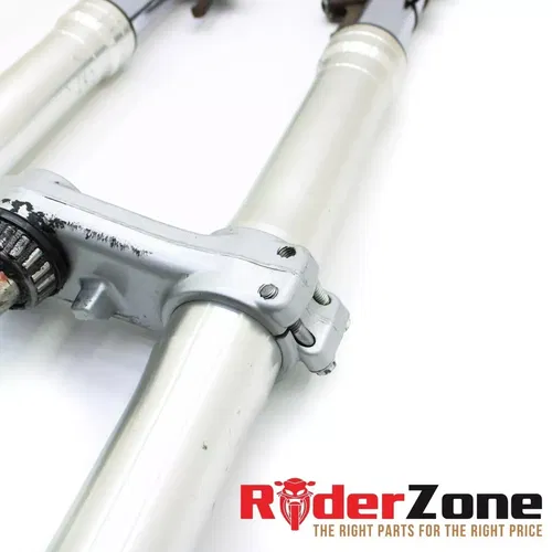 2004 2005 HONDA CBR1000RR FORKS FRONT SUSPENSION END FORK TRIPLE TREE CLAMP TOP