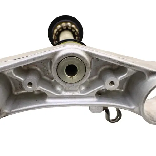 2008 - 2018 SUZUKI HAYABUSA TRIPLE TREE CLAMP FRONT FORKS LOWER STEM