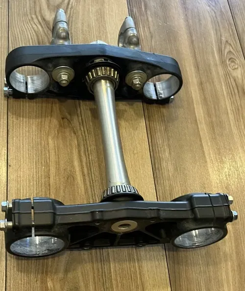 2024 YZ450F Triple Clamps OEM Tripe Tree Clamp Bar Mounts Yamaha YZ450 YZ 450F