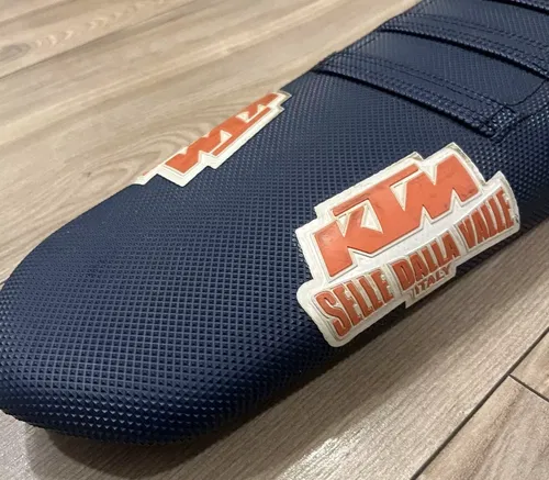 New KTM Factory Racing Seat 79107040100