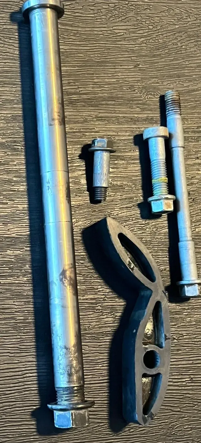 2009 KTM 450XCF XCF 450 Swingarm Pivot Bolt Swing Arm Bolt 77304037000 2424 D5