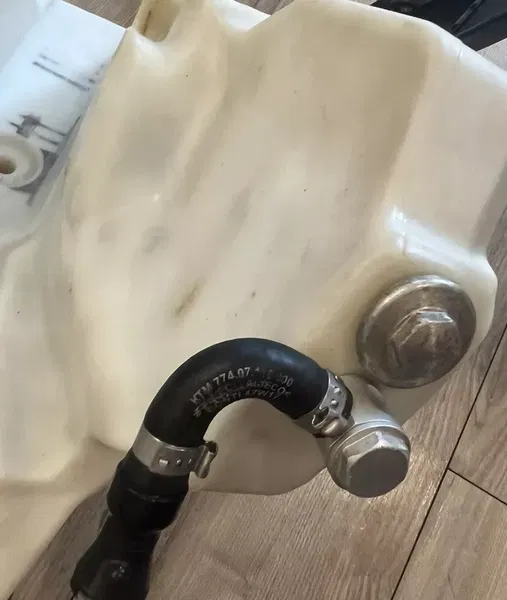 2018 KTM 350 XC-F Fuel Tank 7900711304499 with Fuel Pump 2018 KTM 350 XC-F Fuel Tank 7900711304499 with Fuel Pump
