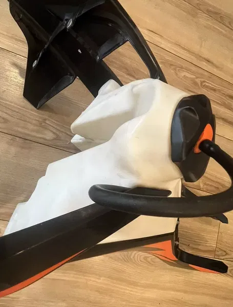 2018 KTM 350 XC-F Fuel Tank 7900711304499 with Fuel Pump 2018 KTM 350 XC-F Fuel Tank 7900711304499 with Fuel Pump