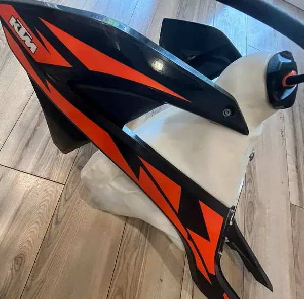 2018 KTM 350 XC-F Fuel Tank 7900711304499 with Fuel Pump 2018 KTM 350 XC-F Fuel Tank 7900711304499 with Fuel Pump