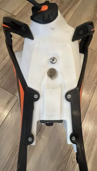 2018 KTM 350 XC-F Fuel Tank 7900711304499 with Fuel Pump 2018 KTM 350 XC-F Fuel Tank 7900711304499 with Fuel Pump