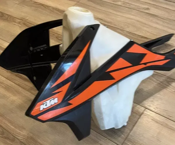 2018 KTM 350 XC-F Fuel Tank 7900711304499 with Fuel Pump 2018 KTM 350 XC-F Fuel Tank 7900711304499 with Fuel Pump
