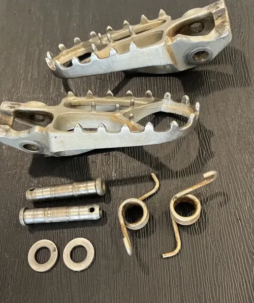 2020.5 KTM 450 SX-F Footpeg Set OEM Foot Pegs Peg 125-500 SXF XC XCF FC MC 16-22