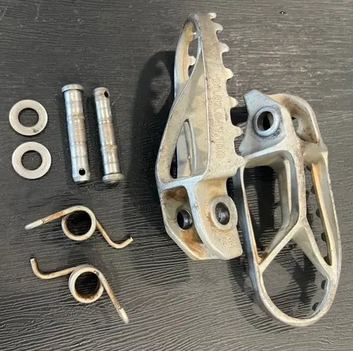 2020.5 KTM 450 SX-F Footpeg Set OEM Foot Pegs Peg 125-500 SXF XC XCF FC MC 16-22
