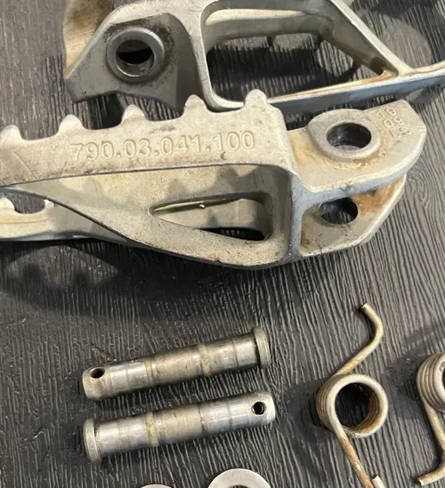 2020.5 KTM 450 SX-F Footpeg Set OEM Foot Pegs Peg 125-500 SXF XC XCF FC MC 16-22