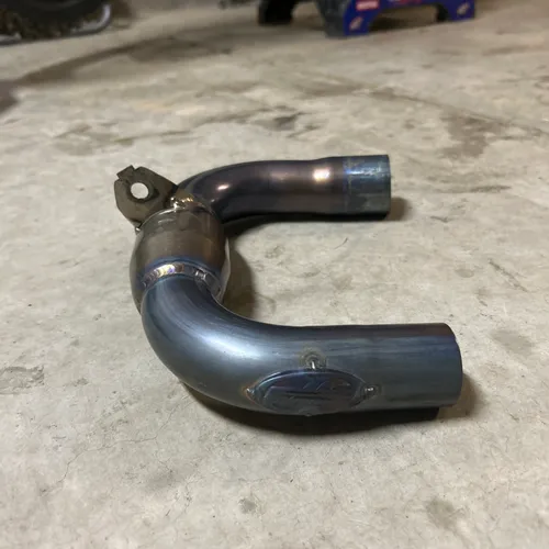 Titanium mega bomb header pipe