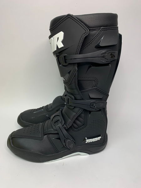 Brand New Thor Blitz XR Boots Size 9 Black/White Brand New Thor Blitz XR Boots Size 9 Black/White
