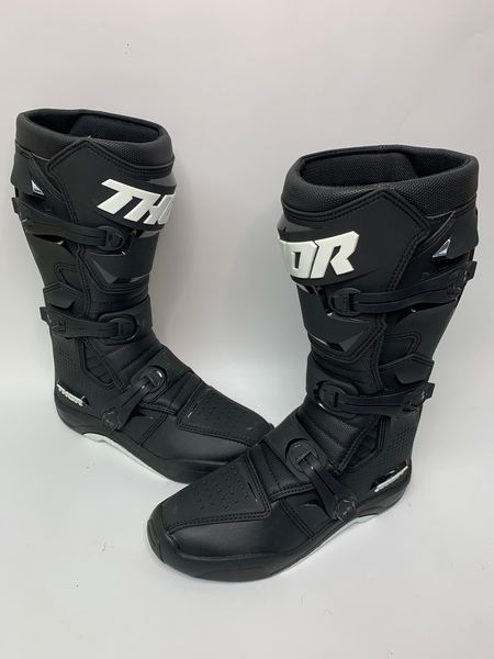 Brand New Thor Blitz XR Boots Size 9 Black/White Brand New Thor Blitz XR Boots Size 9 Black/White