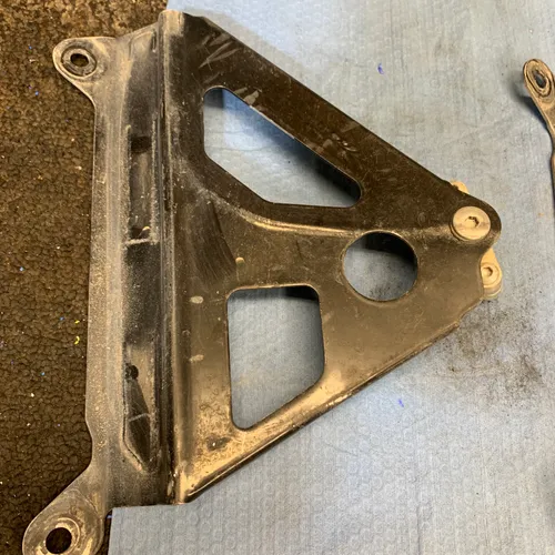 WC Radiator Braces