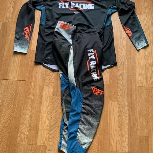 Fly Evolution Gear set