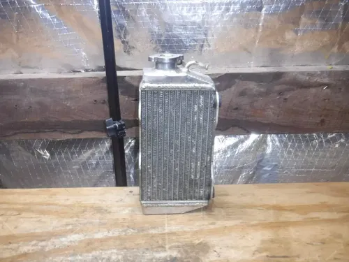 2002 CRF450R Right Side Fill Rad Radiator Pressure Cap Coolant Water