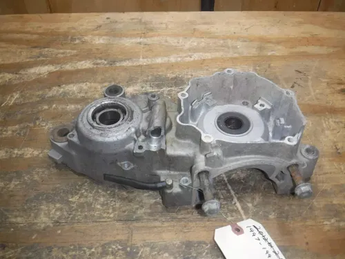 1997-1998 Yz250 (M1) Yamaha DAMAGED Left Side Crankcase Case Stator Side Engine