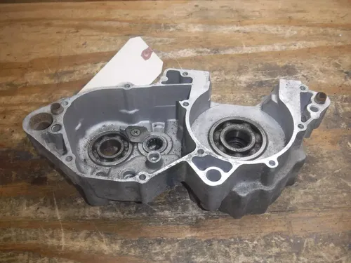 1997-1998 Yz250 (M1) Yamaha DAMAGED Left Side Crankcase Case Stator Side Engine