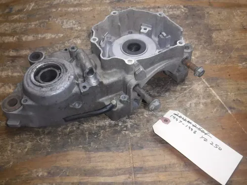 1997-1998 Yz250 (M1) Yamaha DAMAGED Left Side Crankcase Case Stator Side Engine
