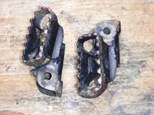 Yz250 Foot Pegs Foot Rests Frame Fittings Boot 1982