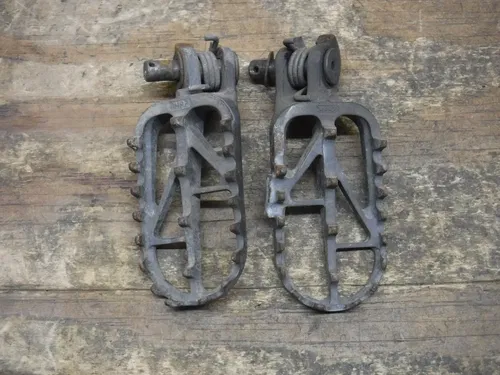 2008 RMZ450 Foot Pegs Set Rests 2009 2010 2011 2012 2013 2014 2015 2016 - 2024