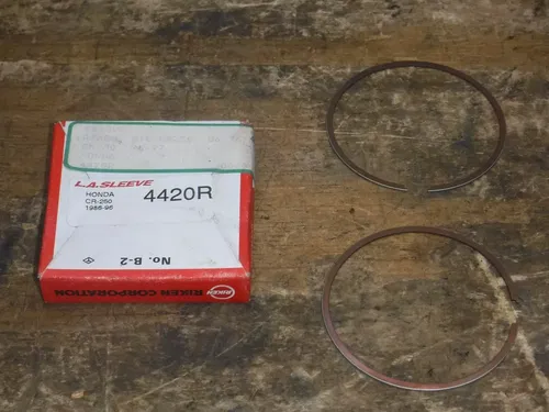 (M1) Honda CR250R piston ring set STD CR250R 13011-KZ3-305