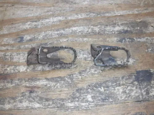 2007 TTR125 Yamaha Foot Pegs Peg Rests Pedal 2000-2007
