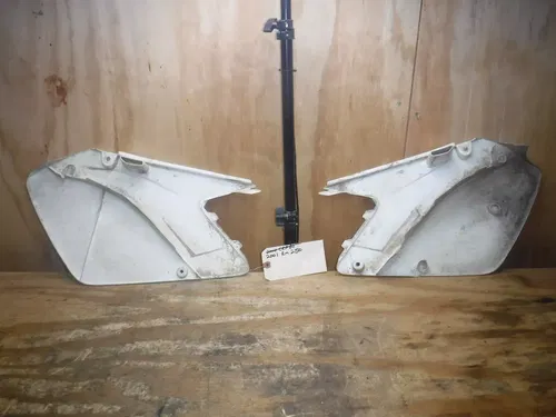 2001 RM250 (M3) Suzuki Left Right Rear Number Plate Plastics Fender Shroud