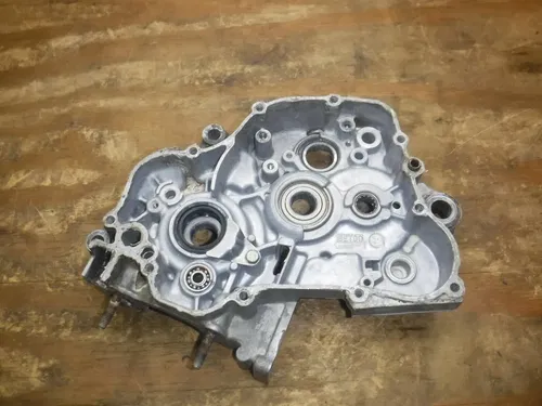 2000 Yz125 (B) Right Side Crank Case Bottom End Kicker Side