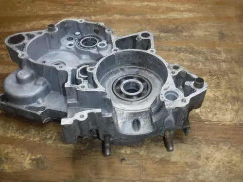 2000 Yz125 (B) Right Side Crank Case Bottom End Kicker Side