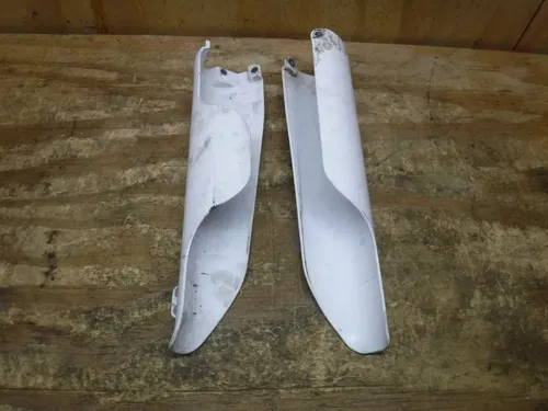 M22 2005 2006 2007 YZ450F Front Fork Guards Plastics White 05 06 07 YZ 450F 250F