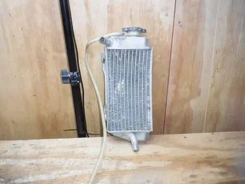 2007 CRF450r Honda Right Side Rad Radiator Fins Honeycomb Coolant Water Pressure