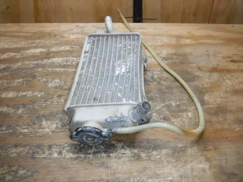 2007 CRF450r Honda Right Side Rad Radiator Fins Honeycomb Coolant Water Pressure