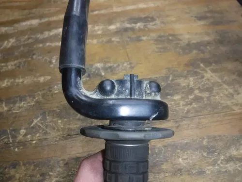2006 Crf250x Throttle Tube Housing With Throttle Cable