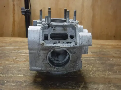 2000 Rm250 Top End Jug Cylinder Engine Motor Head (NEEDS WORK)