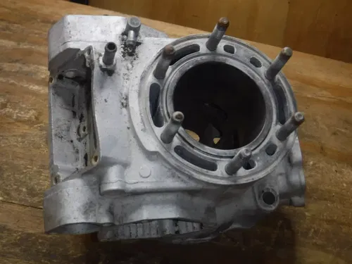 2000 Rm250 Top End Jug Cylinder Engine Motor Head (NEEDS WORK)