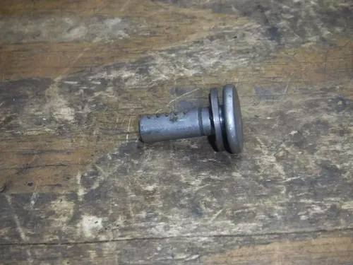 1996 Ds80 Clutch Push Rod Top Hat Holder