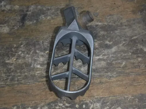 (M1) 2004 Yz250 Yamaha Right Side Foot Rests Peg Frame Fitting Boot Pedal