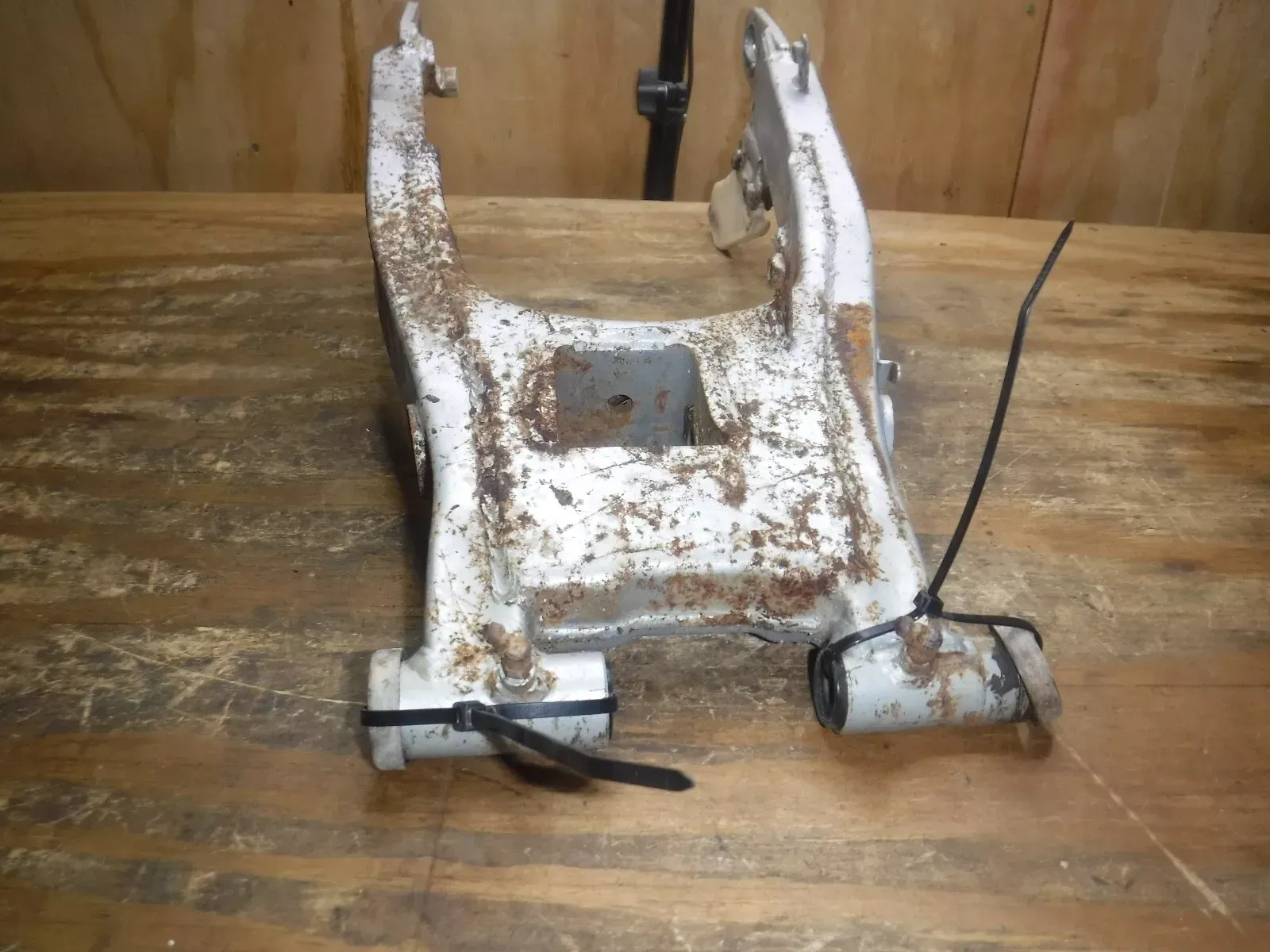 2004 TTR225 Swing Arm Swingarm Suspension Rear Arm 1999 2000 2001 2002 2003 2004