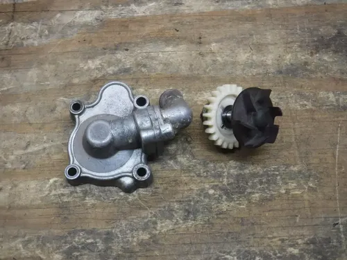 1991 YZ250 Water Pump Cover Impeller OEM 1990 1992 1993 1994 1995 1996 1997 1998