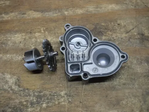 2013 RMZ450 A Water Pump Cover Impeller 2008 2009 2010 2011 2012 2014 2015 2016