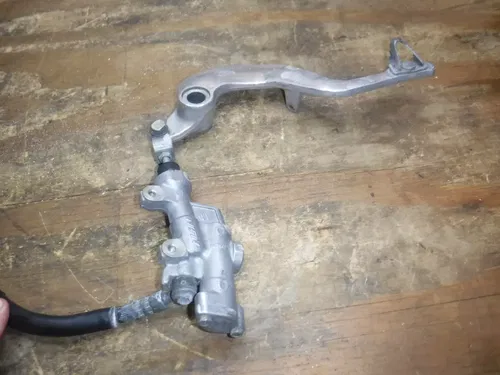 2003 (A) Yz450f Rear Brake Assembly Master Cylinder Brake Line Pads 2003 2004 05