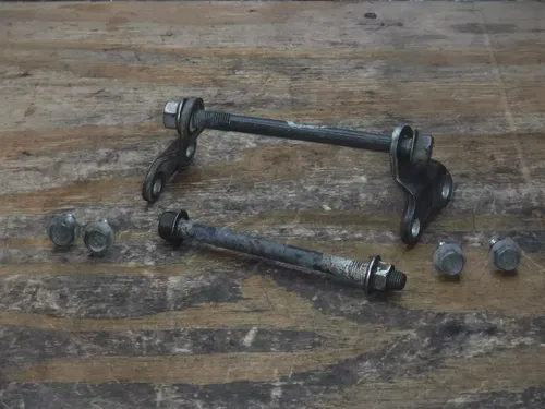 2005 Yz250f Bottom End Motor Mounting Bracket Mounting Bolts