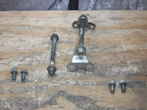 2005 Yz250f Bottom End Motor Mounting Bracket Mounting Bolts