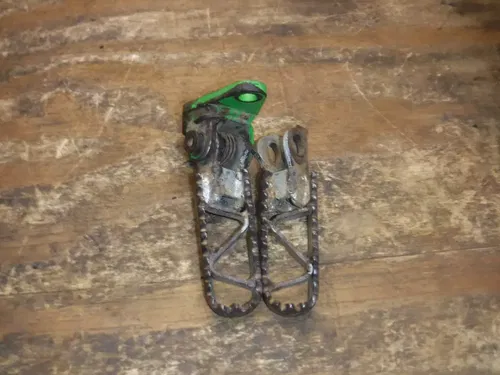 1990 KDX200 (A) Foot Rests Pegs Frame Fittings Boot Pedal