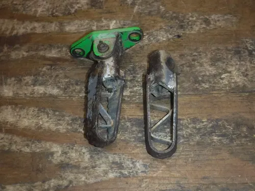 1990 KDX200 (A) Foot Rests Pegs Frame Fittings Boot Pedal