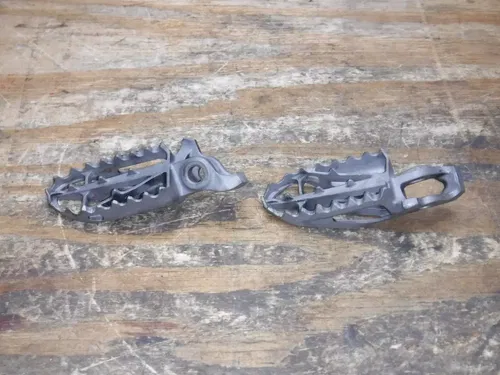 2002 CRF450R Foot Rests Pegs Frame Fittings Boot Pedal